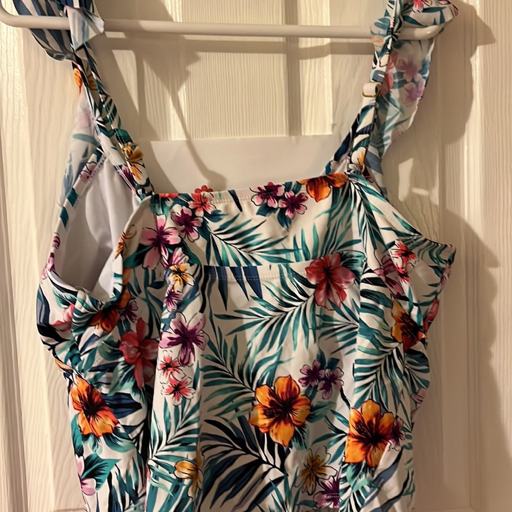 Time and tru floral swim top (3) - Picture 4 of 7